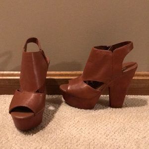 Gianni Bini brown leather platform booties